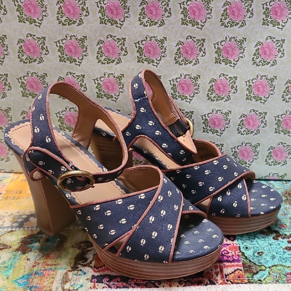 Fossil Blue and Tan Platform Shoes with Retro Charm - Picture 5 of 5